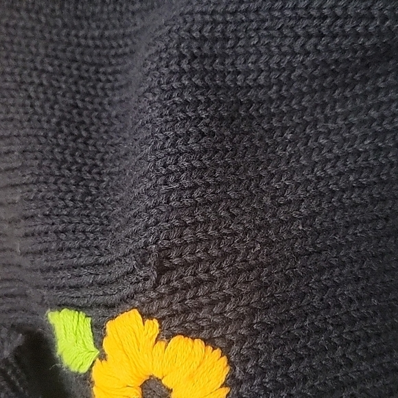 Vintage stapely knits black and stitch flowers sweater size small - Picture 4 of 10